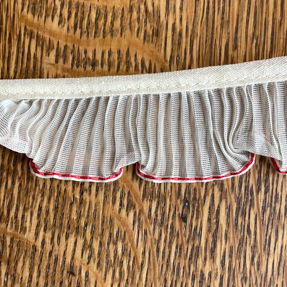Vintage 1940s Off-White Sheer Pleated Trim with Red Overlock Edge – 11 Yards - Picture 2 of 13